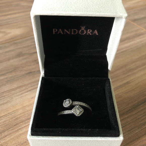 Pandora Ring (barely worn) size 8 - Picture 2 of 2
